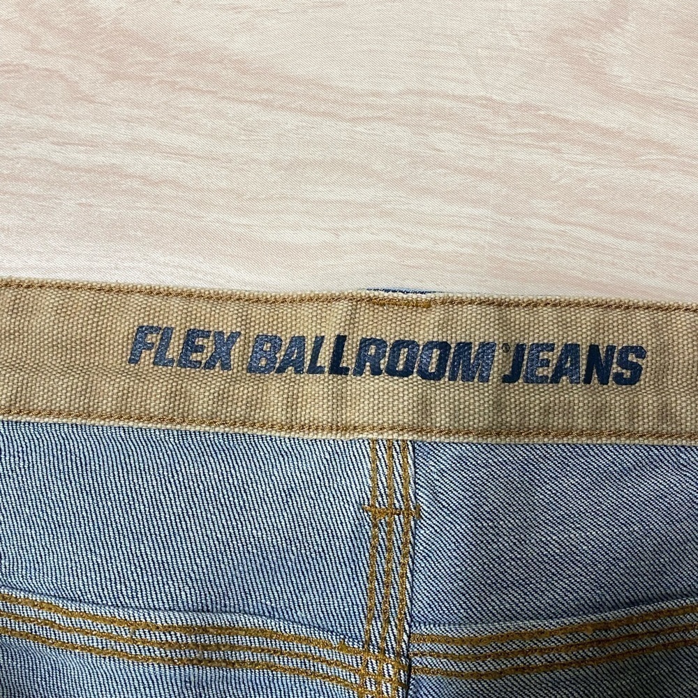Duluth Trading Jeans Men's 40x30 Blue Med Wash Flex Ballroom Jeans - Picture 3 of 7